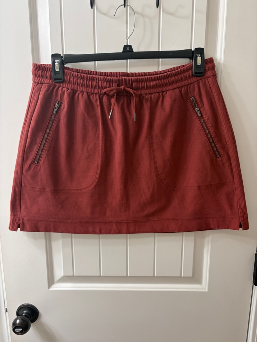 Athleta Farallon Skirt With Zip Pockets In Rust Red Size 12